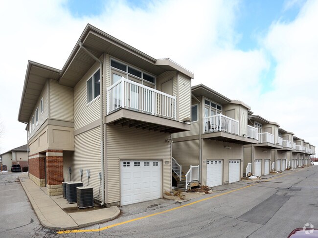 Building Photo - Somerfield Village Center Apartments