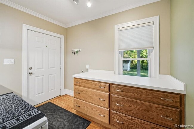 Building Photo - 624 E Main St