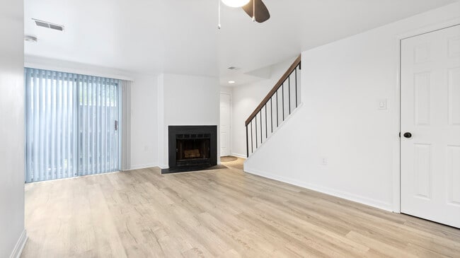 Building Photo - 4389 Pembrook Village Dr