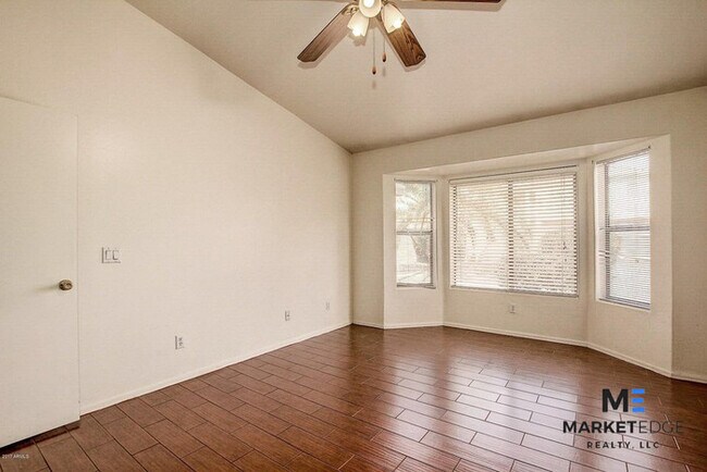 Building Photo - 3Bed/2Bath Home at Lower Buckeye Rd! JOIN ...