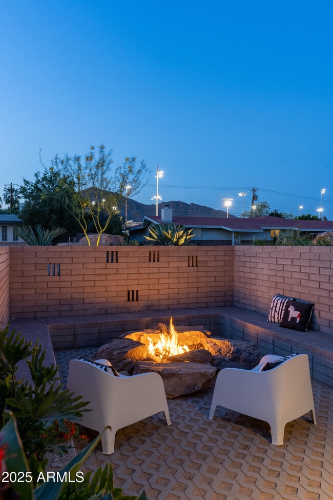 Building Photo - 5311 E Mitchell Dr