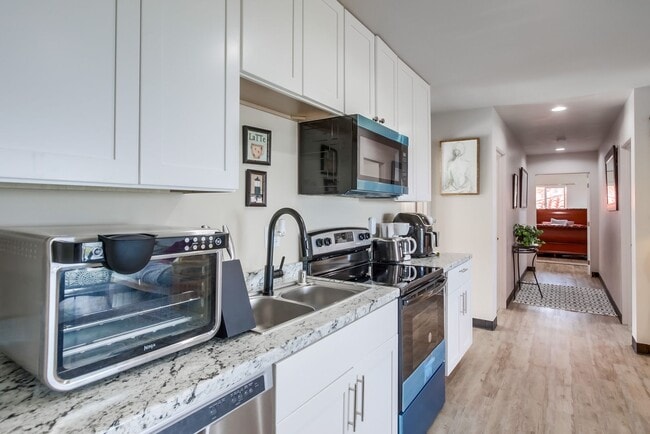 Building Photo - Gorgeous luxury flat with ocean view in La Jolla. Gustavo Lopez