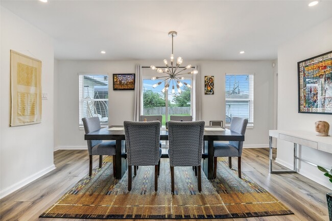 Building Photo - 2550 Roy Cir