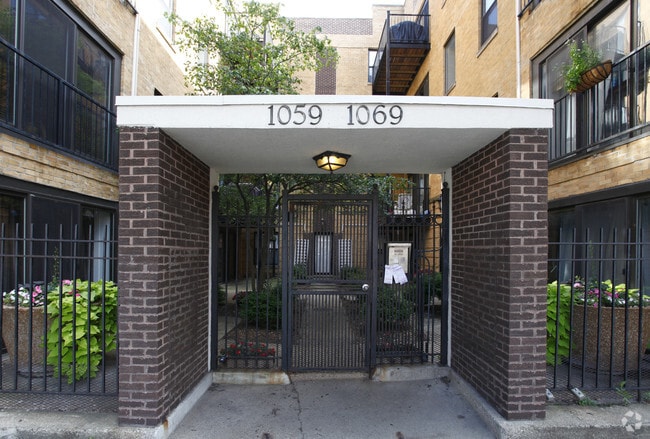 Building Photo - Foster-Winthrop Condominium