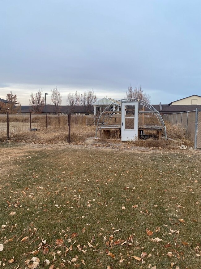 Building Photo - Gorgeous Fully Remodeled 3 Bed 1.5 baths a...