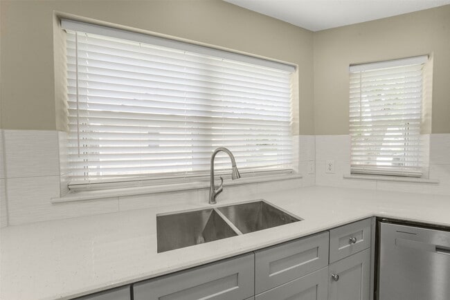 Building Photo - 4138 Club Valley Dr