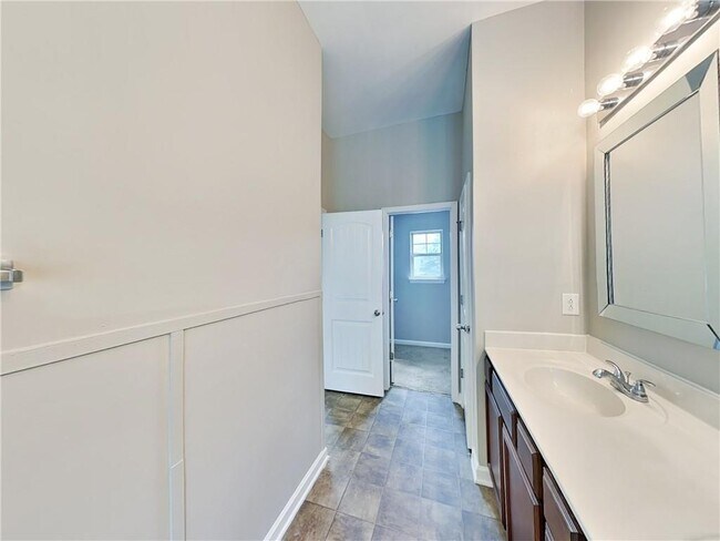 Building Photo - 5885 San Gabriel Ln