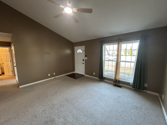 Building Photo - 3878 Roscommon Way