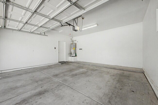 Building Photo - 1331 W Blue Ridge Ct