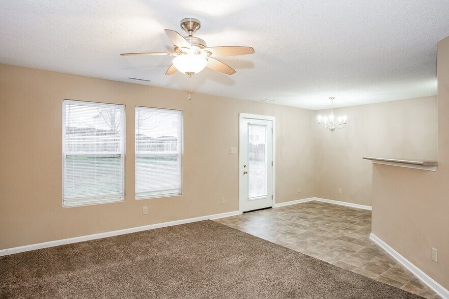 Building Photo - 834 Littleton Dr