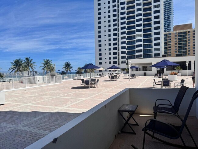 Building Photo - 2201 S Ocean Dr