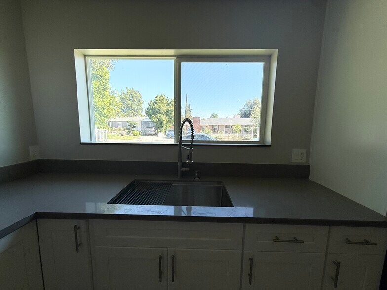 Building Photo - 8431 Oso Ave