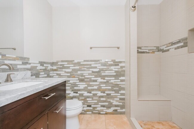 Building Photo - 1018 Brenton Leaf Dr