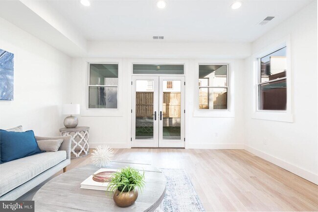 Building Photo - 309 N Patrick St