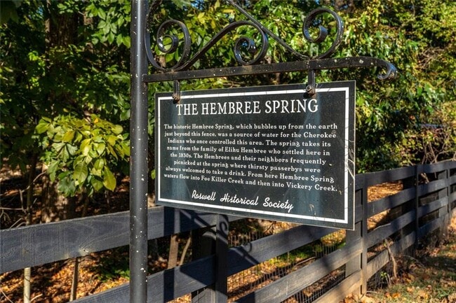 Building Photo - 390 Hembree Rd