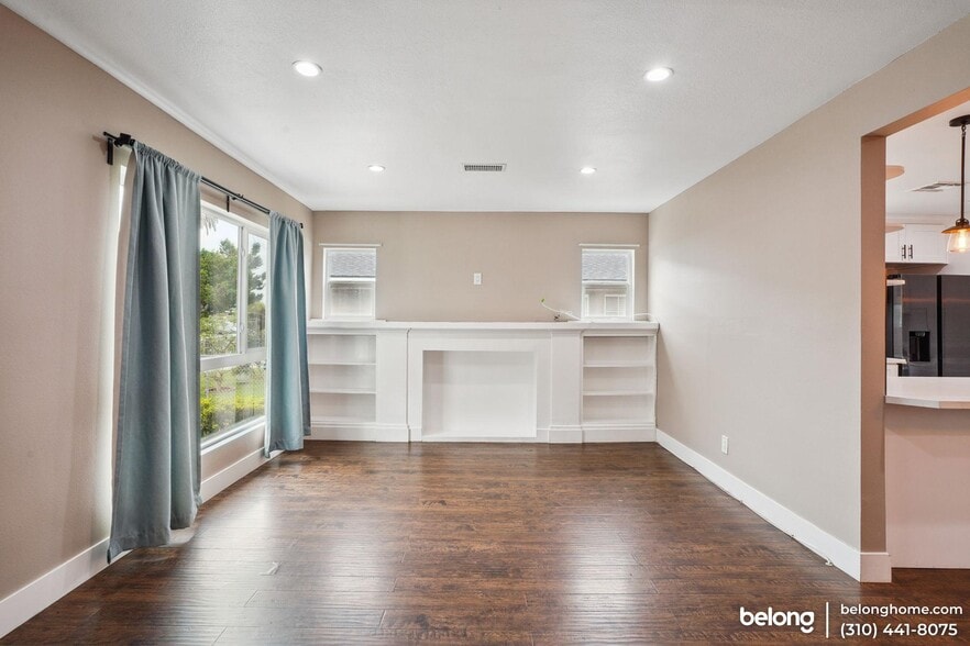 Building Photo - 1133 W 78th St