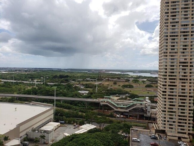 Building Photo - Century Park Plaza Condo - 1 bedroom, 1 bath, 1 parking - Avail 09/01/2026