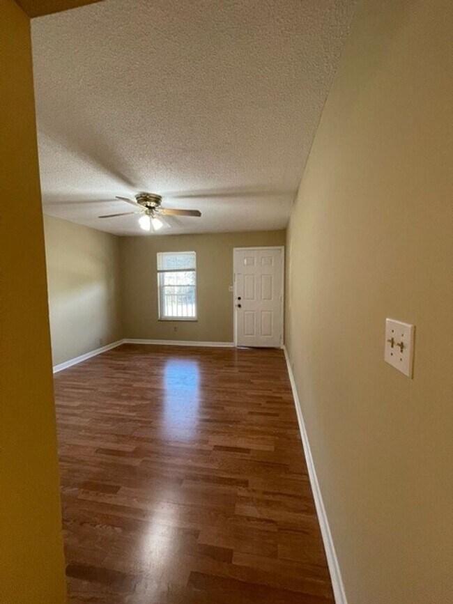 Building Photo - 518 Rhodwin Ave