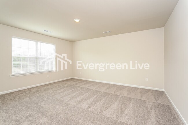 Building Photo - 5585 Hydrangea St