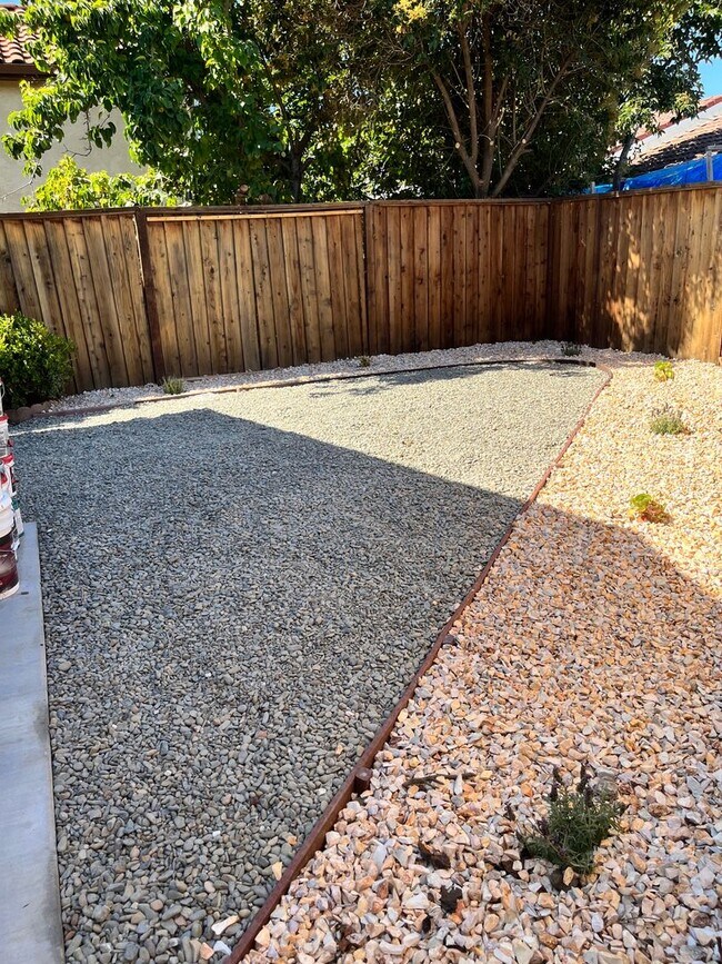 Building Photo - 930 Alexis Ct