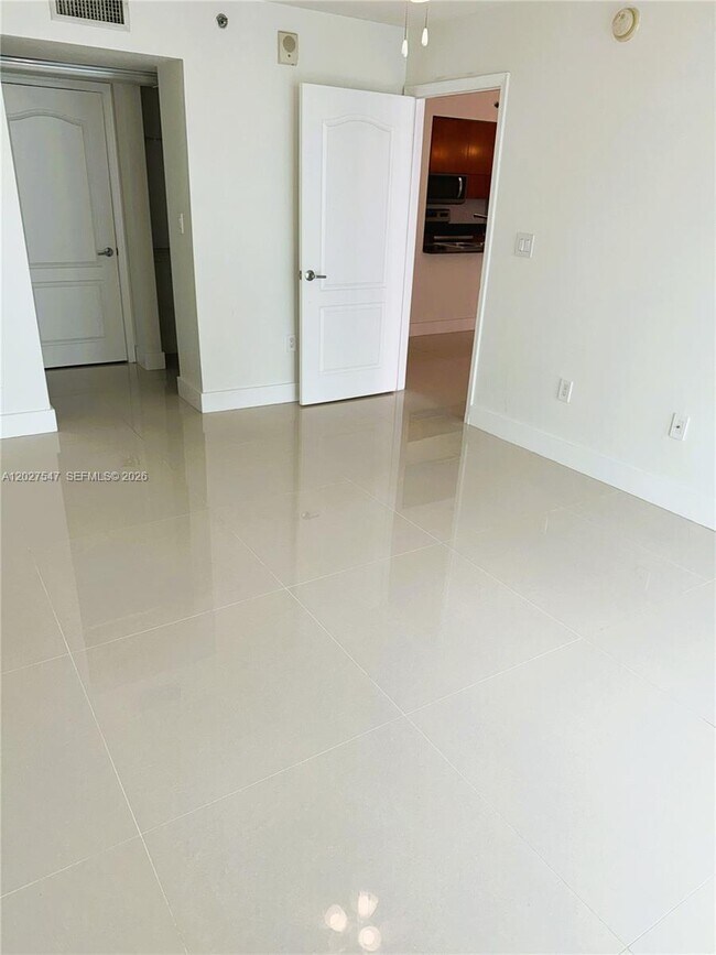 Building Photo - 1200 Brickell Bay Dr
