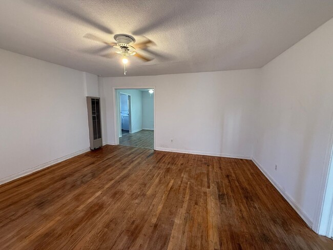 Building Photo - Beautiful home!