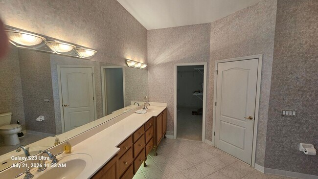 Building Photo - Spacious 4-Bedroom Pool Home in Hunters Ridge – Ormond Beach
