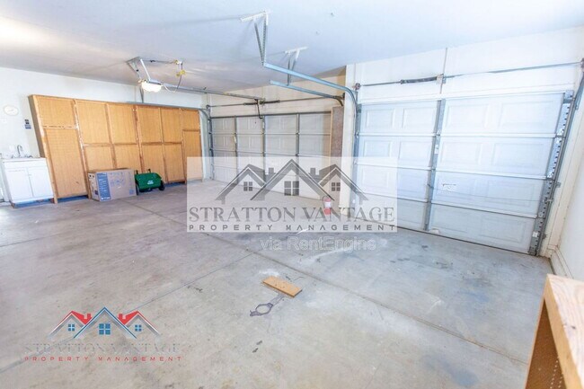 Building Photo - 16627 W McKinley St