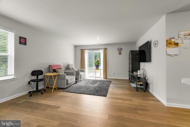 Building Photo - 459 Currant Cir