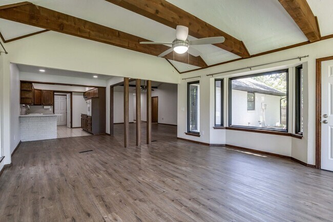 Building Photo - WALK JUST 2 BLOCKS TO EDMOND MEMORIAL – AV...