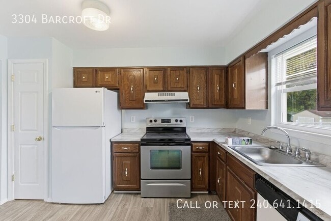 Building Photo - 3304 Barcroft Dr