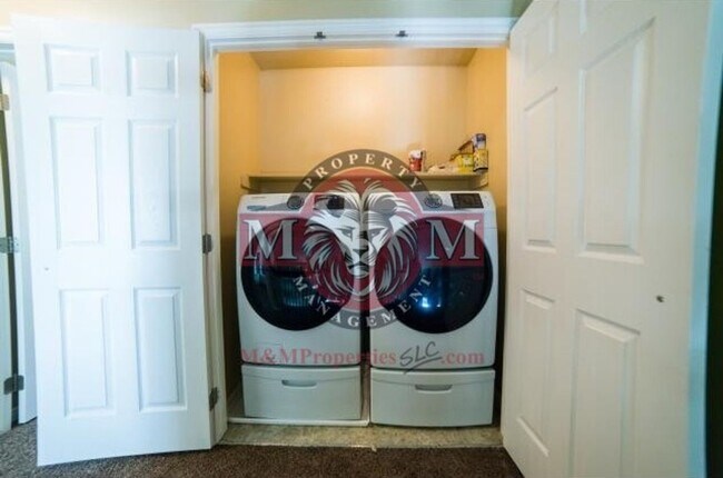Building Photo - 3 Bd 2.5 Bath Condo 2 Car Garage