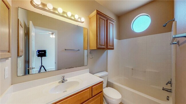 Building Photo - 305 Holleman Dr E