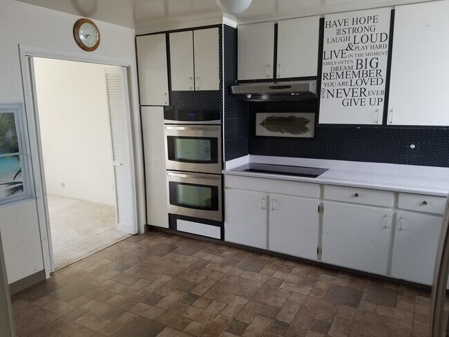 Building Photo - 471 Joost Ave