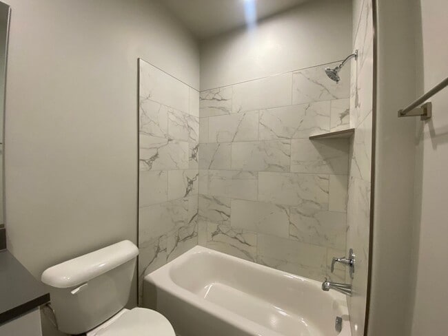 Building Photo - MOVE IN SPECIAL - DECEMBER RENT FREE!