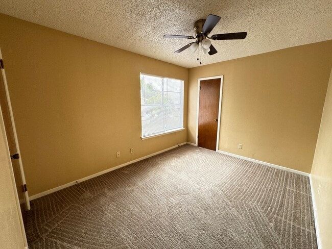 Building Photo - 1302 Covey Ln