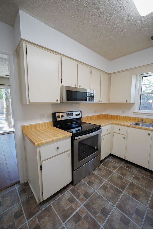 Building Photo - 11 Brandy Ln