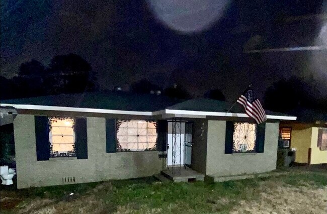 Primary Photo - 2255 W Ridgeway St