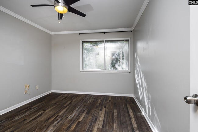 Building Photo - 251 Shoreline Dr