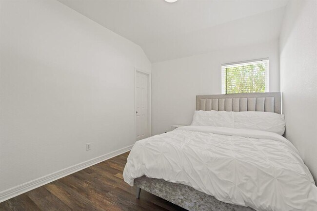 Building Photo - 9003 Creeks Gate Ct