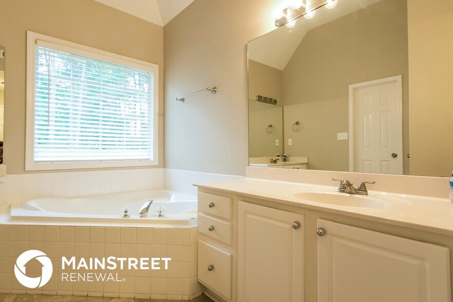 Building Photo - 1059 Olive Dr