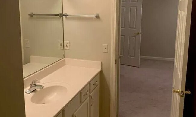 Building Photo - 2241 Whitney Ct
