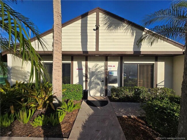 Building Photo - 2114 SW Silver Pine Way