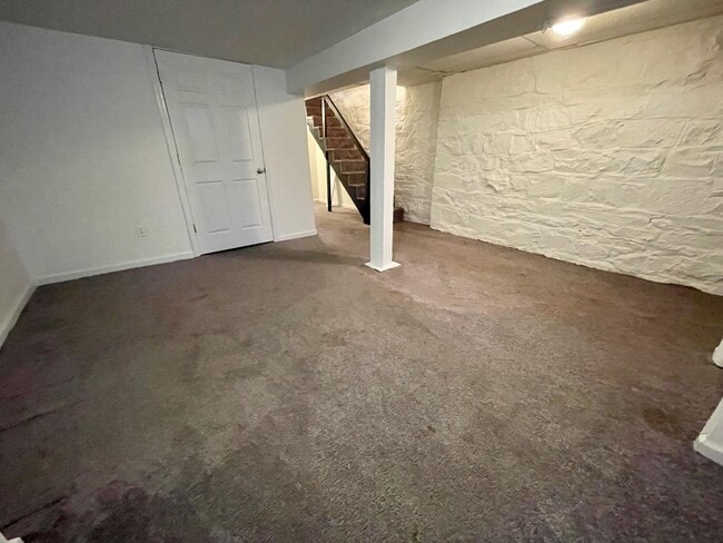 Building Photo - 27 Hopkins Ave