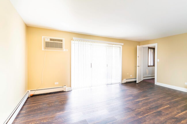 Building Photo - 5700 S Archer Ave