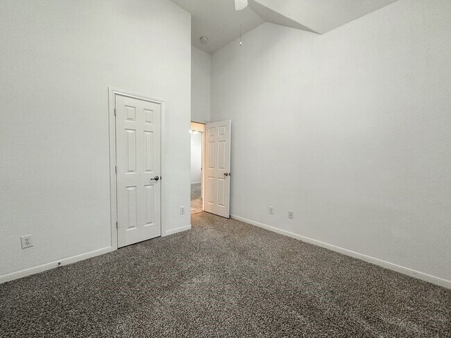 Building Photo - 73 E Montfair Blvd