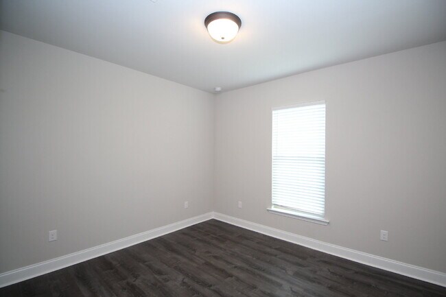 Building Photo - Spacious 3-Bedroom, 2-Bath Brick Home in N...