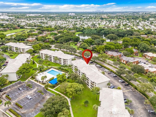 Building Photo - 1719 Whitehall Dr