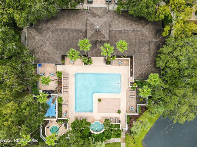 Building Photo - 7 Arbor Club Dr
