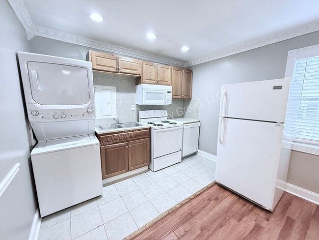 Building Photo - 1BR/1BA With Garage For Rent